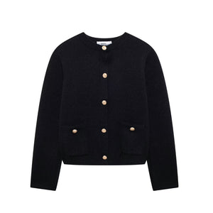 AmélieNord™ – Cardigan lilas chic & doux pour tes journées café à Québec 💜☕🍁