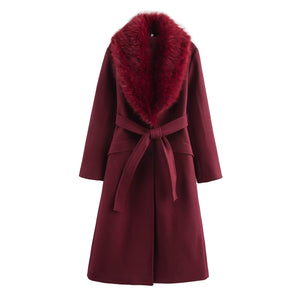 Louise™ – Manteau long ceinturé laine & fourrure bordeaux
