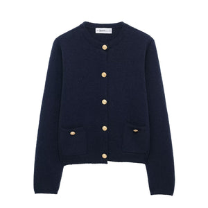 AmélieNord™ – Cardigan lilas chic & doux pour tes journées café à Québec 💜☕🍁